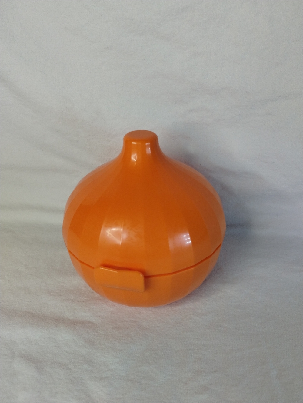 Tupperware Onion Keeper NEW RETIRED STOCK
